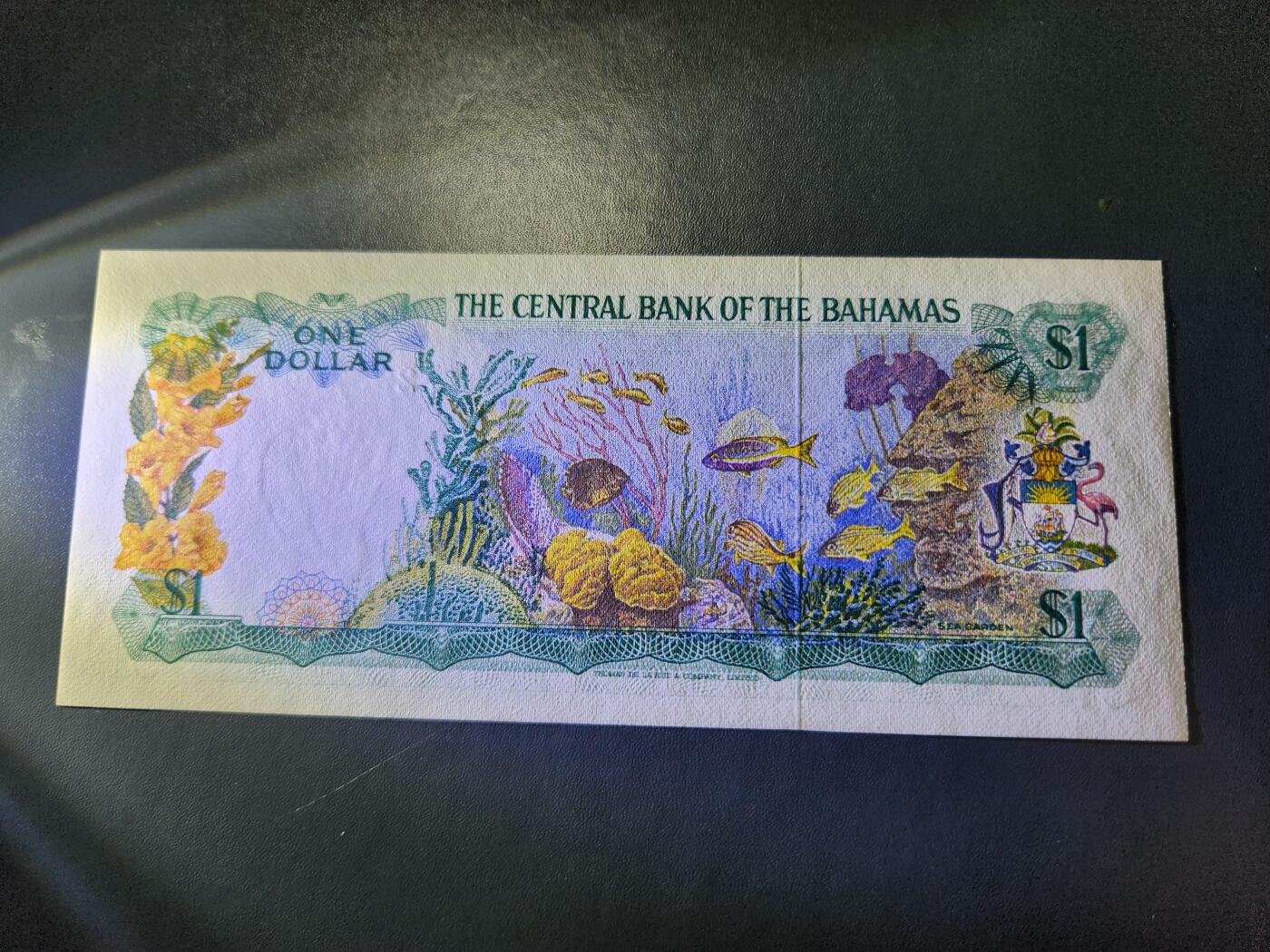 12月21号晚上8点 外国纸币自动截拍第75场  1974年 巴哈马1元 纸币 女王彩背 稀少签名 新品