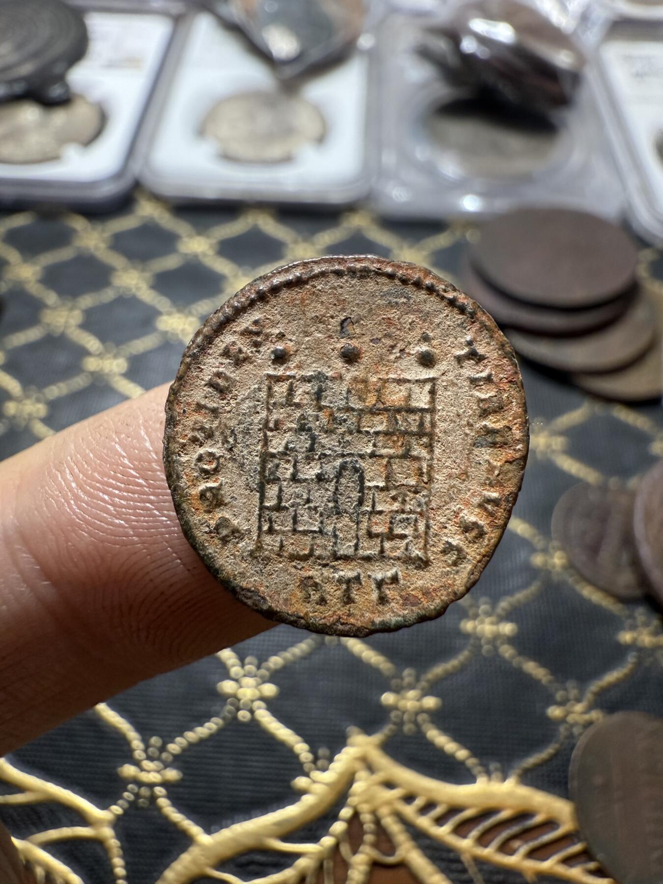 南宋泉阁俄币 外币 国币 专场第二十期 【送拍无额外佣金】 古罗马 公元306-337年 君士坦丁一世铜币 君士坦丁大帝建城纪念 君士坦丁堡建城纪念币 少见品种 好品