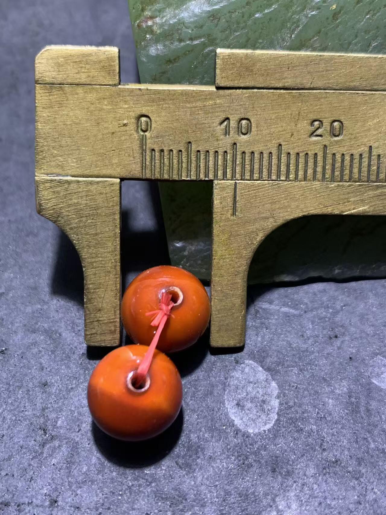 精美高玉化枣红缠丝玛瑙腰珠一对，。