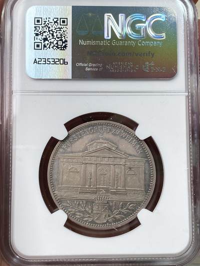 万国钱币拍卖第058期（万国新年大拍） NGC MS62 1805年德国著名诗人席勒逝世纪念银章 精铸镜面喷砂质感 背面席勒公爵墓 极少见品种