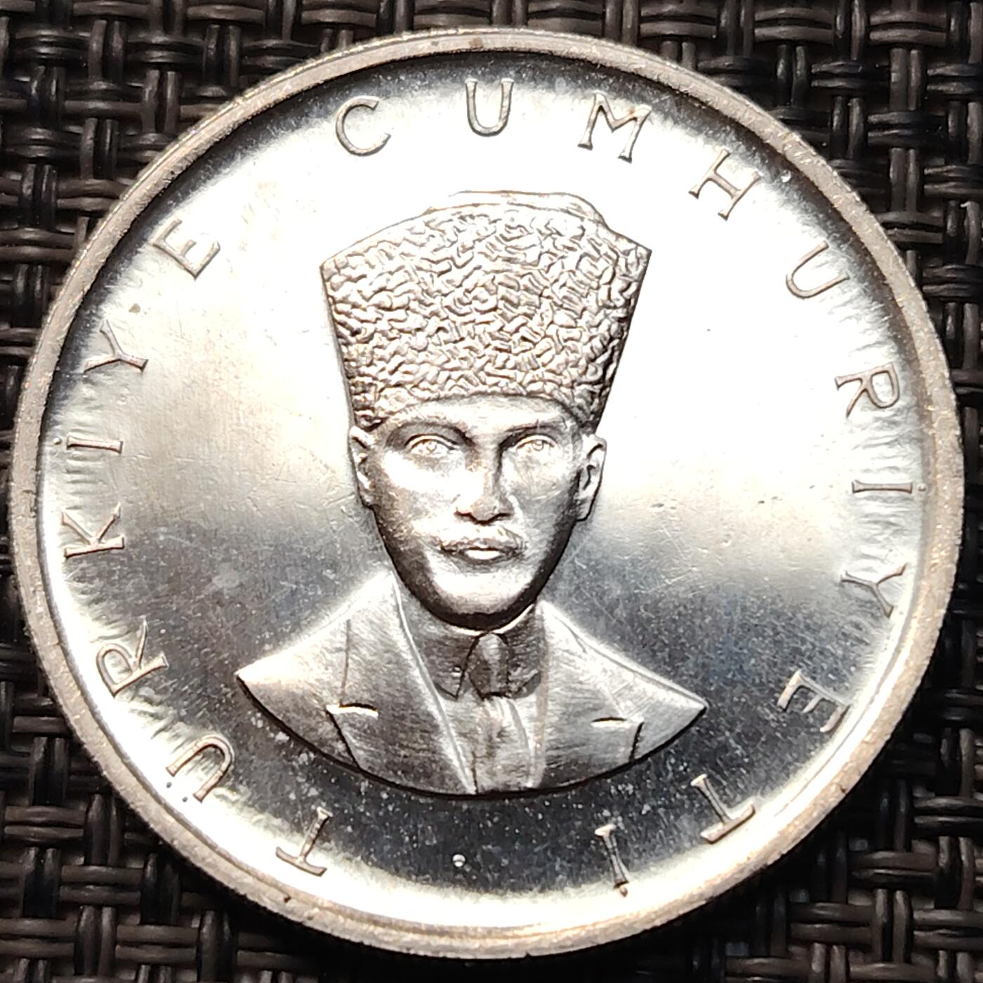 布加迪🐬～世界钱币(上海)🌾第 267 期 /  各国套币和散币