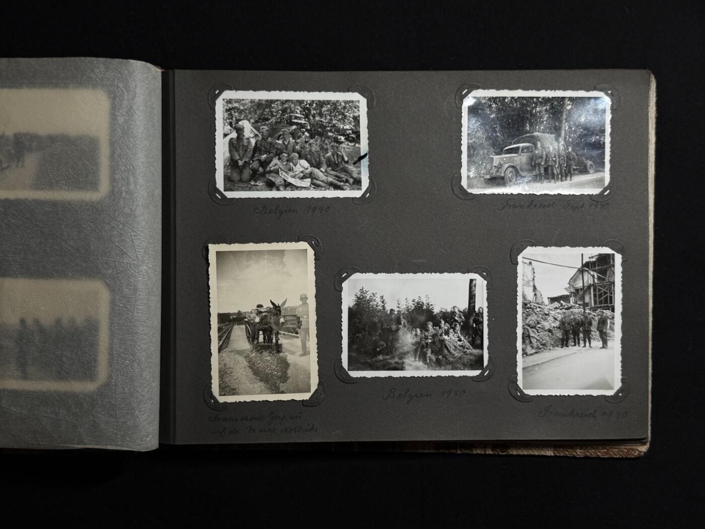 欢庆元旦！戎马世界章牌大赏第109期元旦大拍 铭记历史！德国二战老兵相册，照片约150张，记录了一个德国家庭的生活，包括婚姻、家庭、战争与城市废墟等内容，战前及法国战役相关照片（包括跨过马恩河）