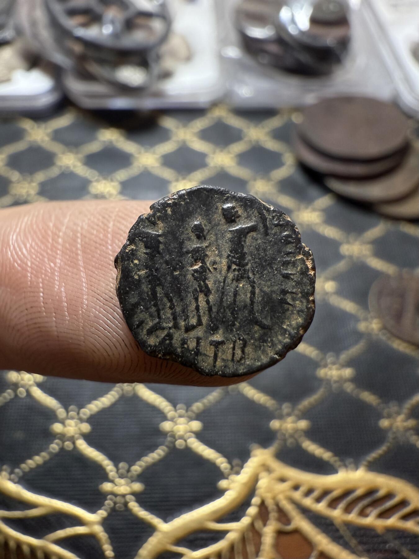 南宋泉阁俄币 外币 国币 专场第二十期 【送拍无额外佣金】 古罗马 公元383-408年 东罗马皇帝 阿卡狄乌斯士兵小铜币 文字和头像打制清晰 品相好