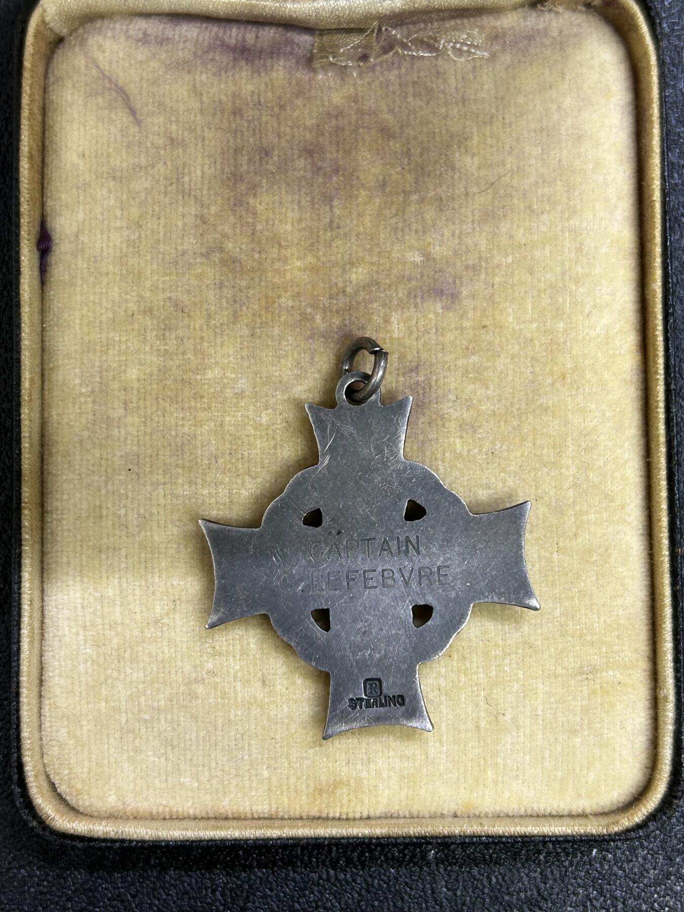 西秦中古拍卖第七十期 二战加拿大哀悼十字章 银制实发 带原盒