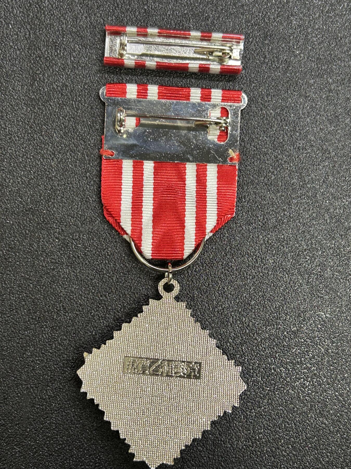 西秦中古拍卖第七十期 民国乙种虎贲奖章 带勋略 退台后