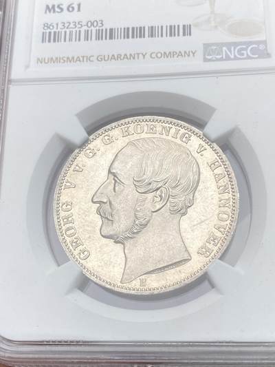 万国钱币拍卖第058期（万国新年大拍） NGC MS61 1865年德国汉诺威弗里斯兰橡树箴言泰勒 仅发行2000枚的联合泰勒大名誉品 高点状态锋利无比 类镜面喷砂质感