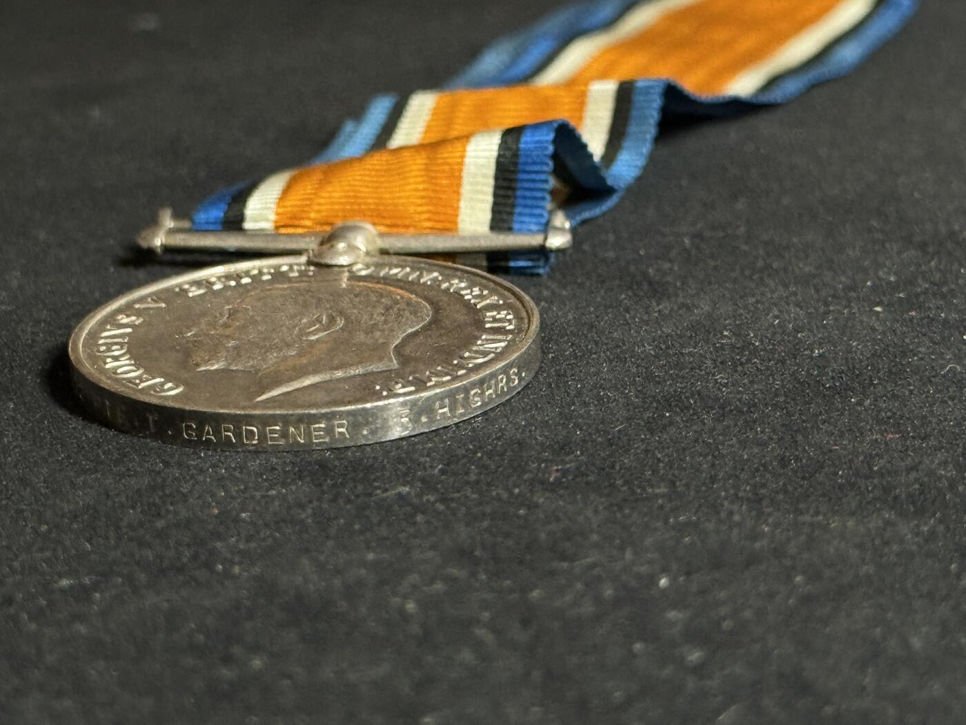 欢庆元旦！戎马世界章牌大赏第109期元旦大拍 英国一战战争奖章，银制，超长绶带，重约33g