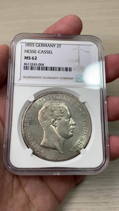 万国钱币拍卖第058期（万国新年大拍） NGC MS62 1855年德国黑森-卡塞尔选侯国威廉一世CP大窗帘流通2泰勒 好品难度极大的德系小邦品种 NGC唯二冠军分 全深打纹章细节纤毫毕现 原味青灰包浆转光底板