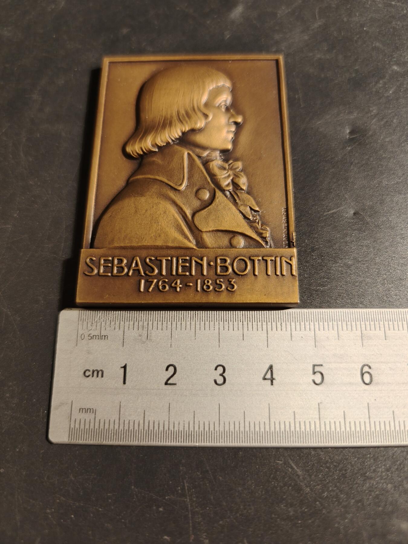 老王徽章第171期 法国著名作家塞巴斯蒂安·博坦大铜章     带盒子     尺寸44×65mm     重量106.6g