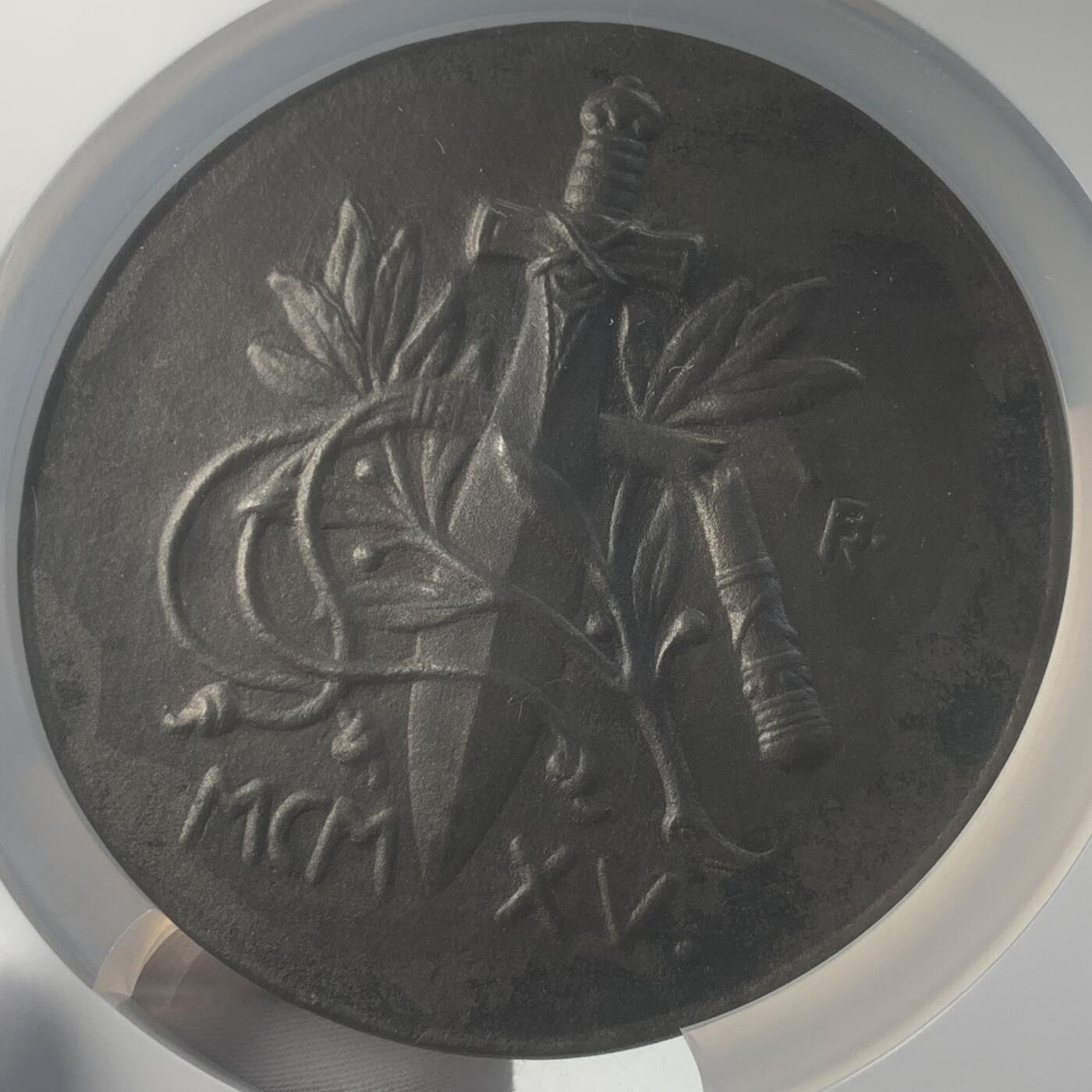 掌中浮雕-藏着的欧洲第047场 NGC MS61 : 1915年8月6日一战德国巴伐利亚公爵利奥波德占领华沙纪念铁质纪念章， 93mm，罕见！  边戳：德国DS系列#081号——边戳#29  ,NGC超大盒子