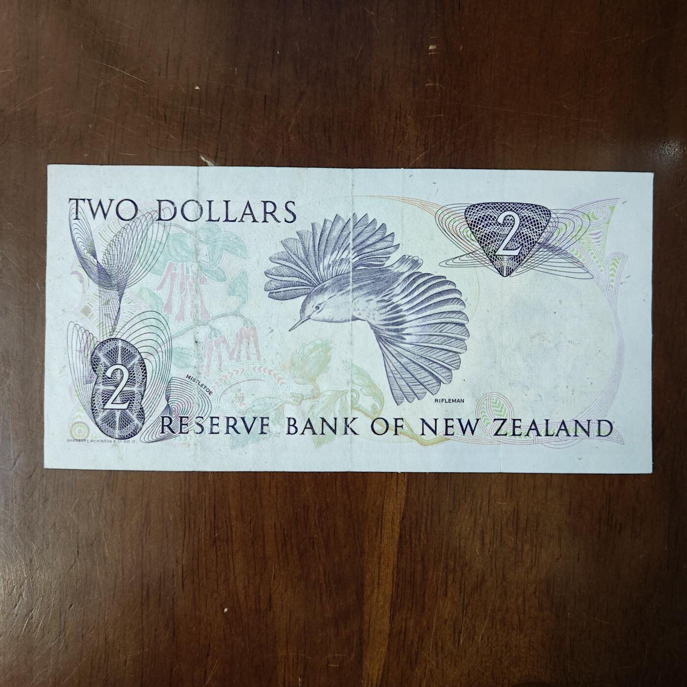 豹子号000大洋洲新西兰1981年版2圆(花冠女王)原图片品如图