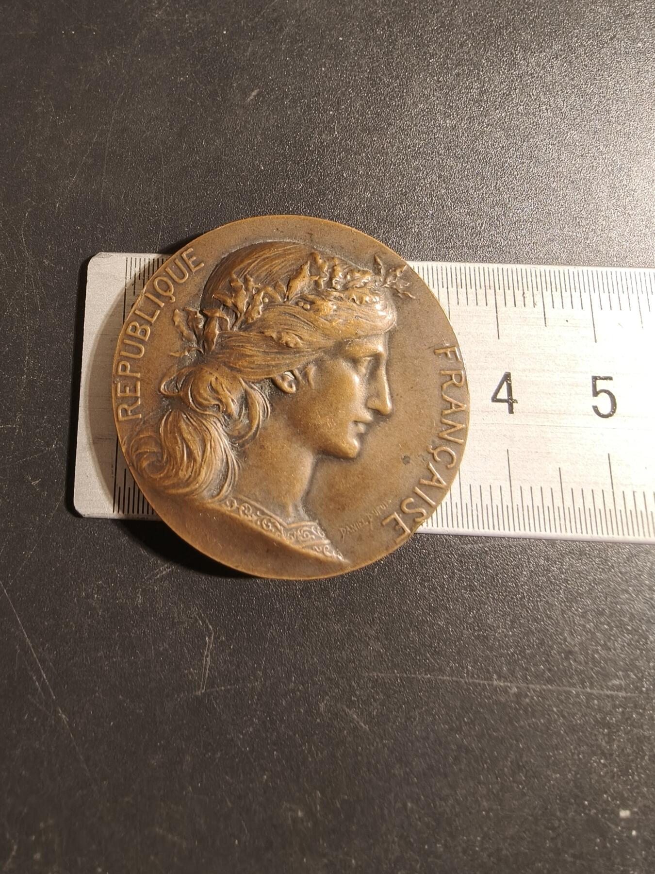 老王徽章第171期 法国巴黎速记学院大铜章     亨利杜布瓦作品    直径36mm    重量25.1g