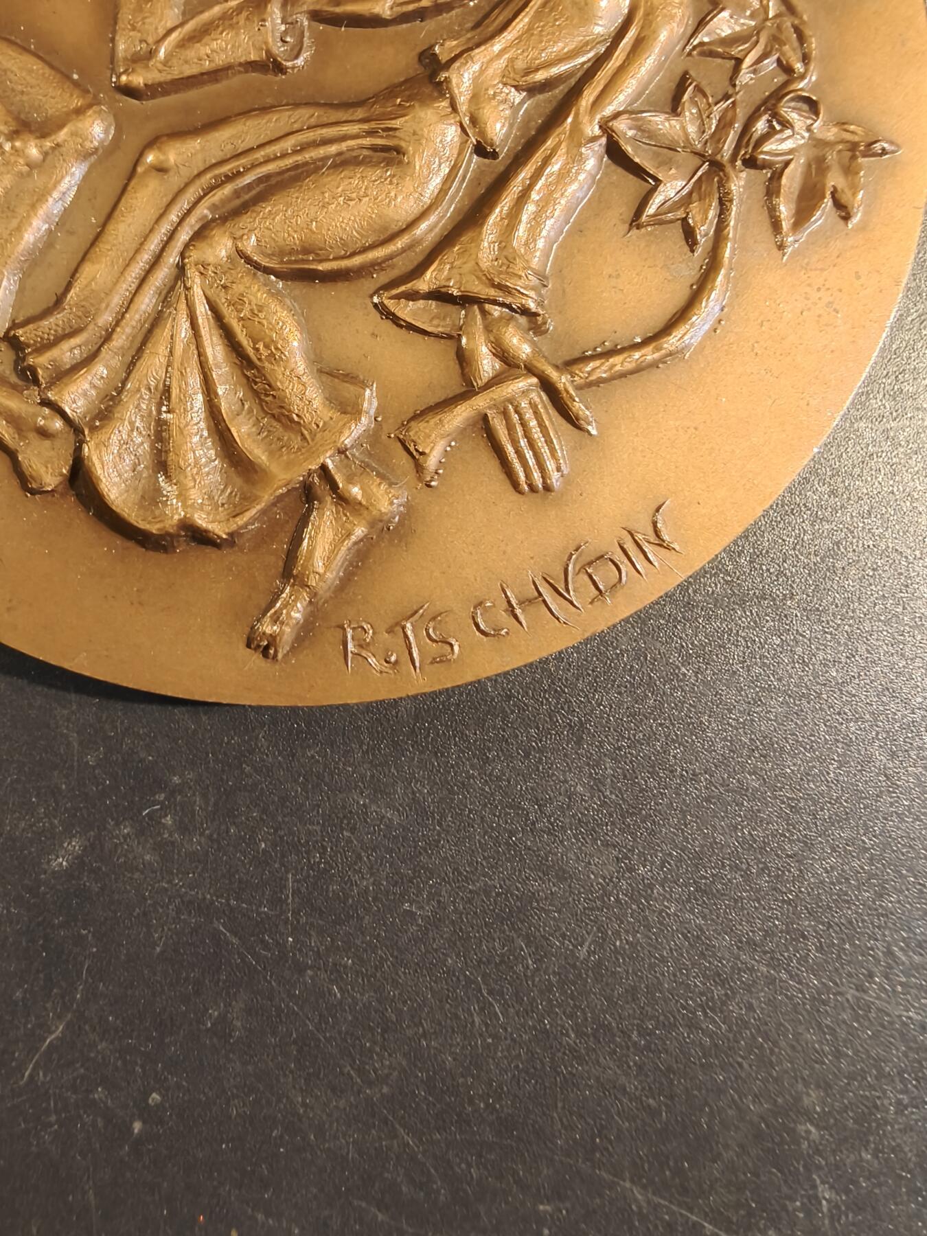 老王徽章第171期 法国《友谊永远是热情的》大铜章     直径78mm     重量240g