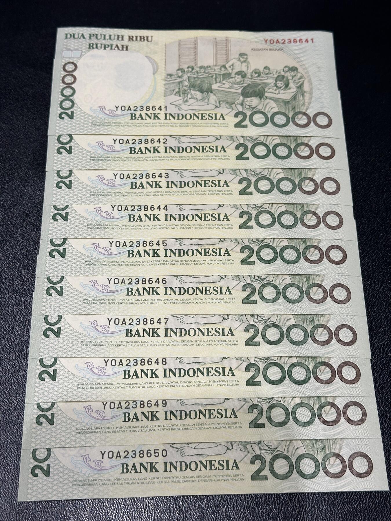 《外钞收藏家》第五百九十六期（精品大拍场）（本平台长期征集拍品、欢迎藏友们联系合作） 印度尼西亚98年2万卢比标十连号（印尼教育界之父哈尔贾）	UNC