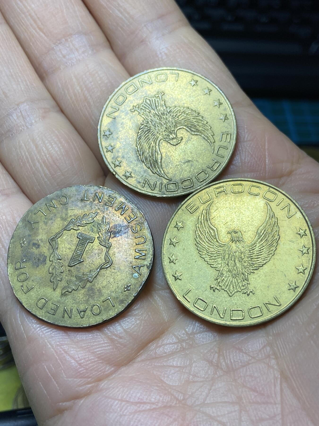 2025年第一百四十四场(总第一百七十场）品种丰富英国一线回流散币年末特拍场第一场(免佣金) 大尺寸铜制娱乐代币3枚