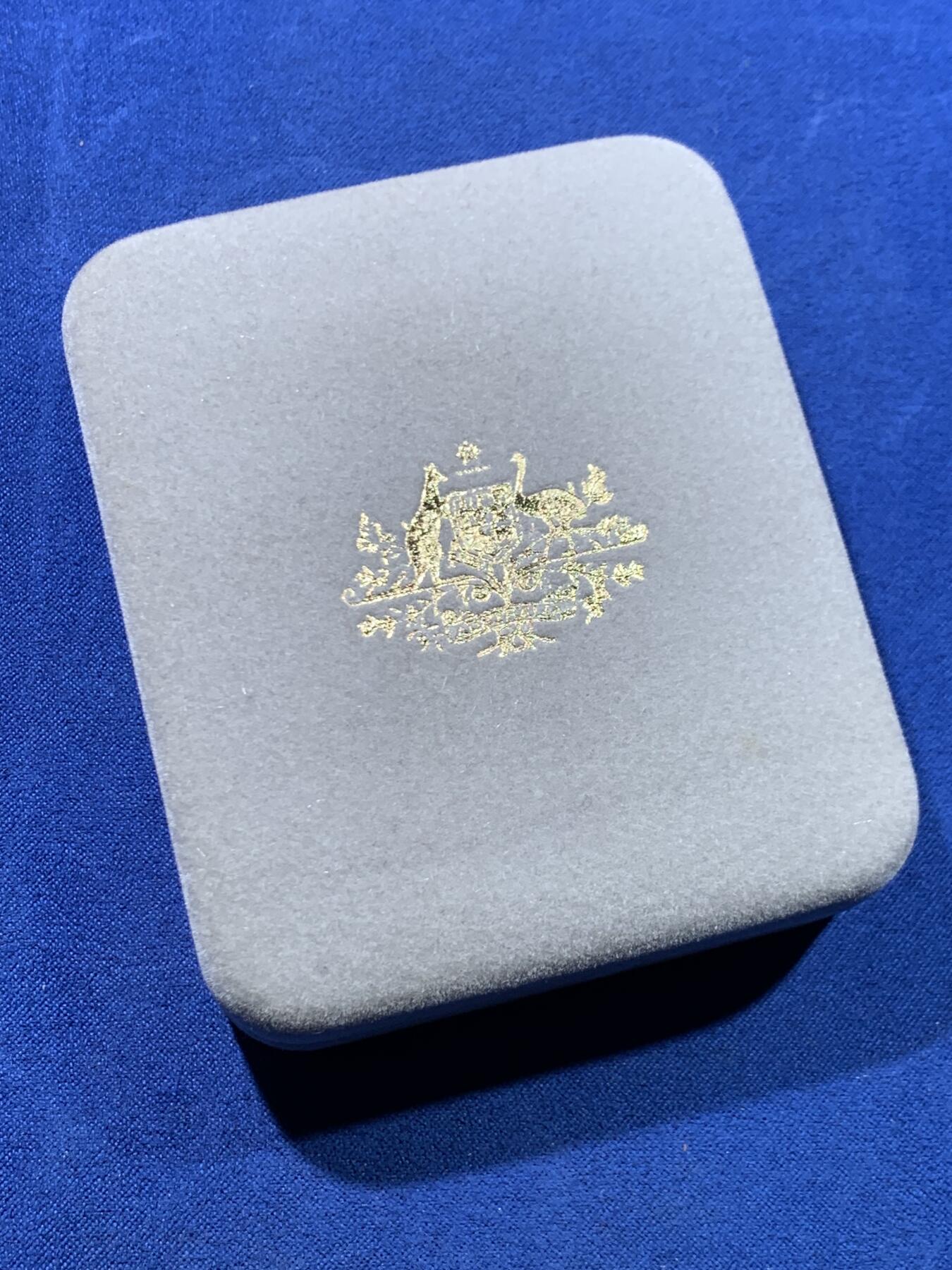 《竞宝斋》第449场 周日，周一，周二  3场连拍 （全场包邮，欢迎送拍） 澳大利亚1988年5元精制纪念币 建筑成就新的议会大楼 盒证全