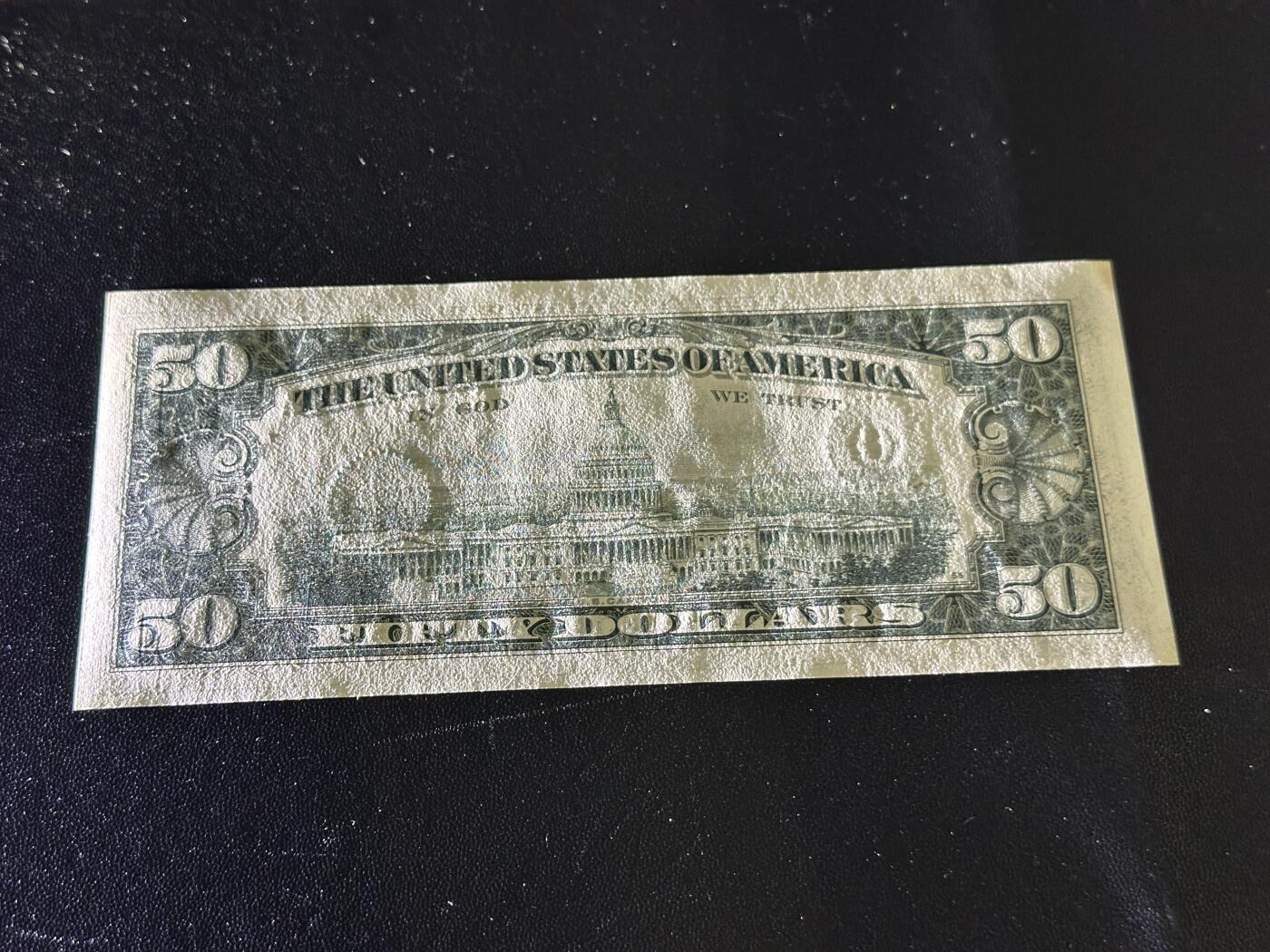 《外钞收藏家》第五百九十六期（精品大拍场）（本平台长期征集拍品、欢迎藏友们联系合作） 1977年美国小头版50美元 UNC- 角有黄斑