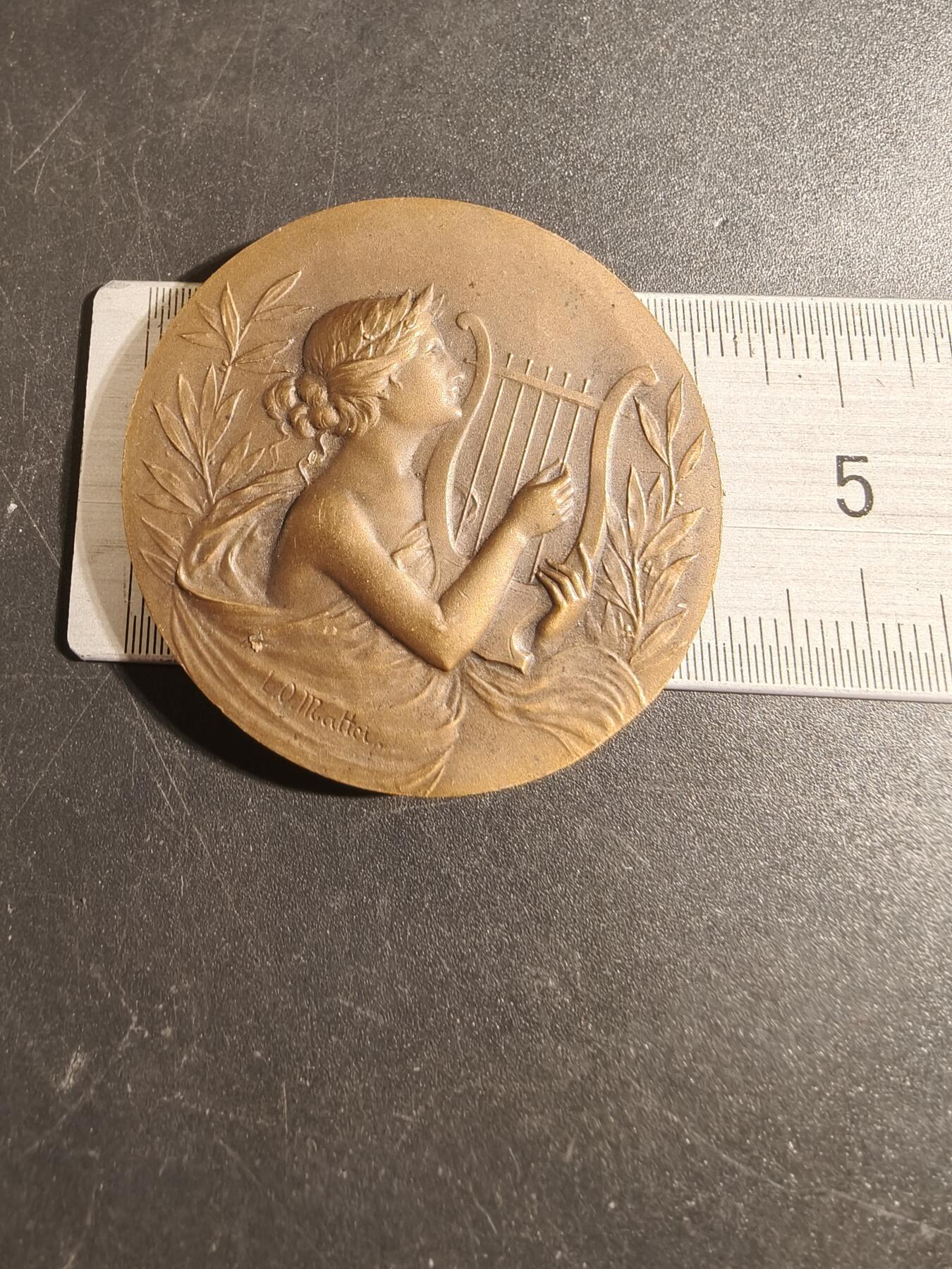 老王徽章第171期 法国波尔多音乐作家、作曲家和出版商协会大铜章     直径41mm     重量31.3g