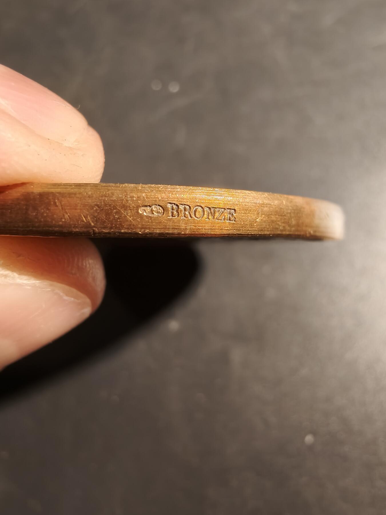 老王徽章第171期 法国巴黎1900世博会大铜章    大师夏普兰作品    直径64mm     重量103.3g