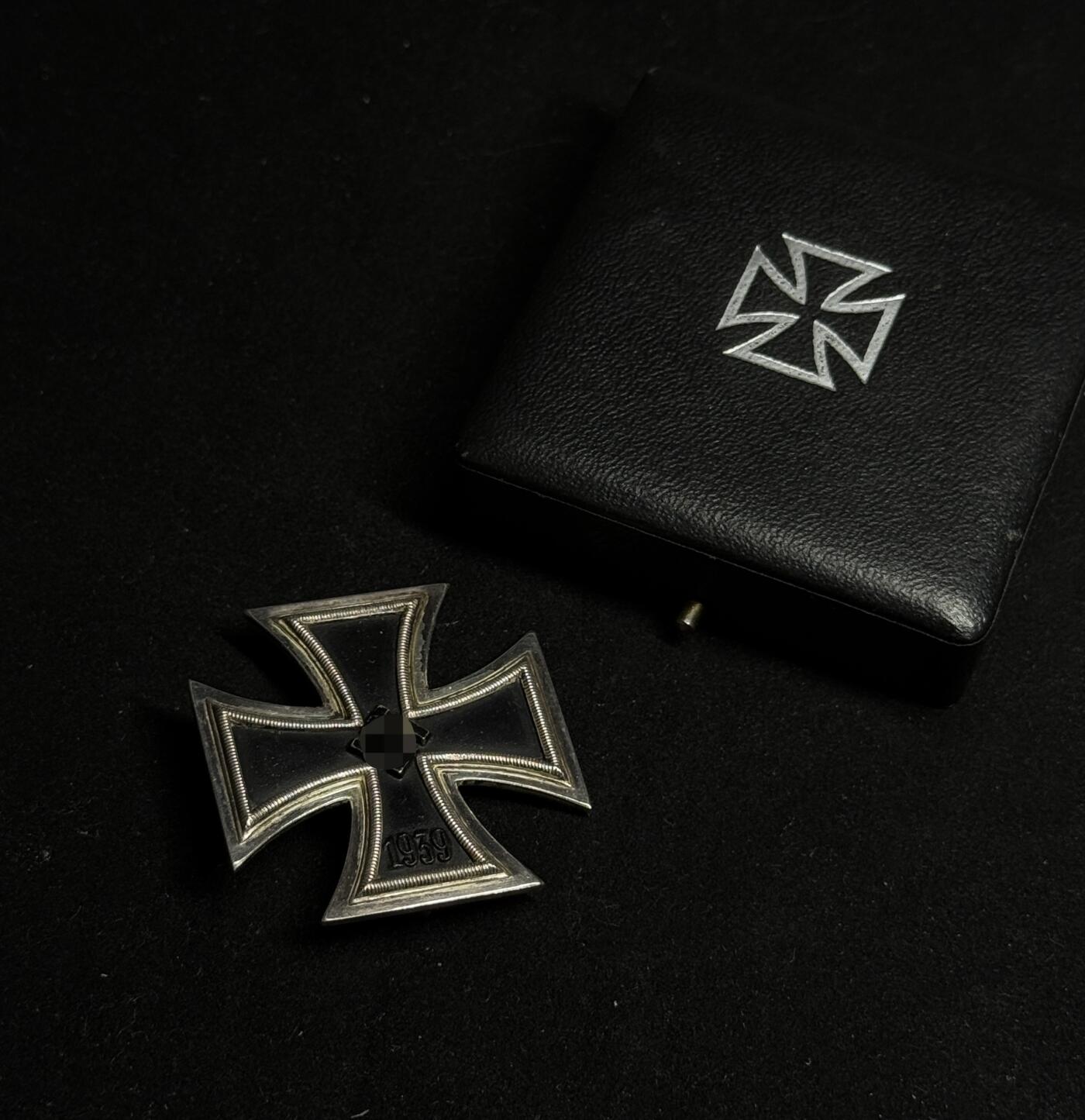 欢庆元旦！戎马世界章牌大赏第109期元旦大拍 铭记历史！德国二战一级铁十字勋章，带盒