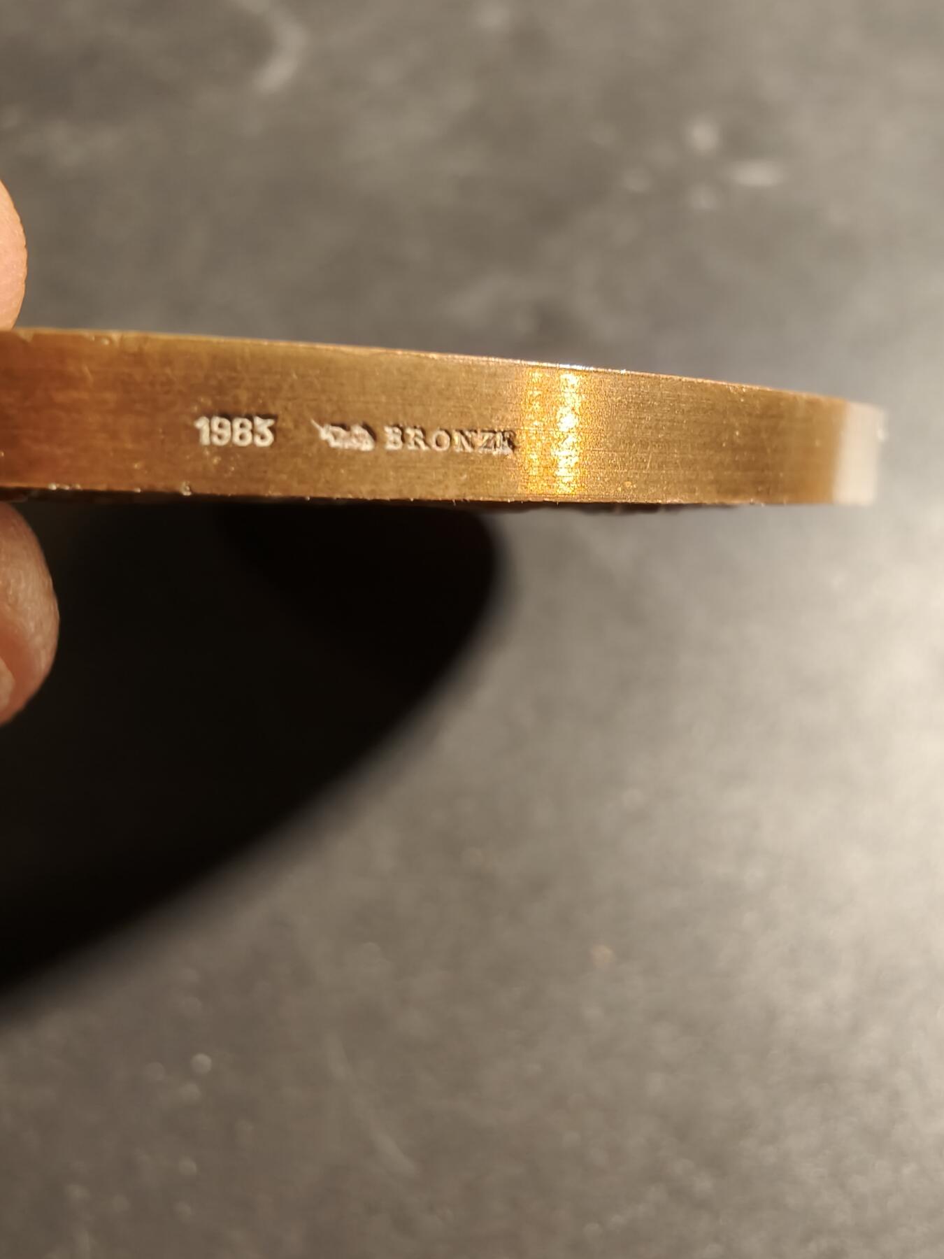 老王徽章第171期 法国《功绩》主题大铜章     大师夏普兰作品     直径68mm     重量153.2g