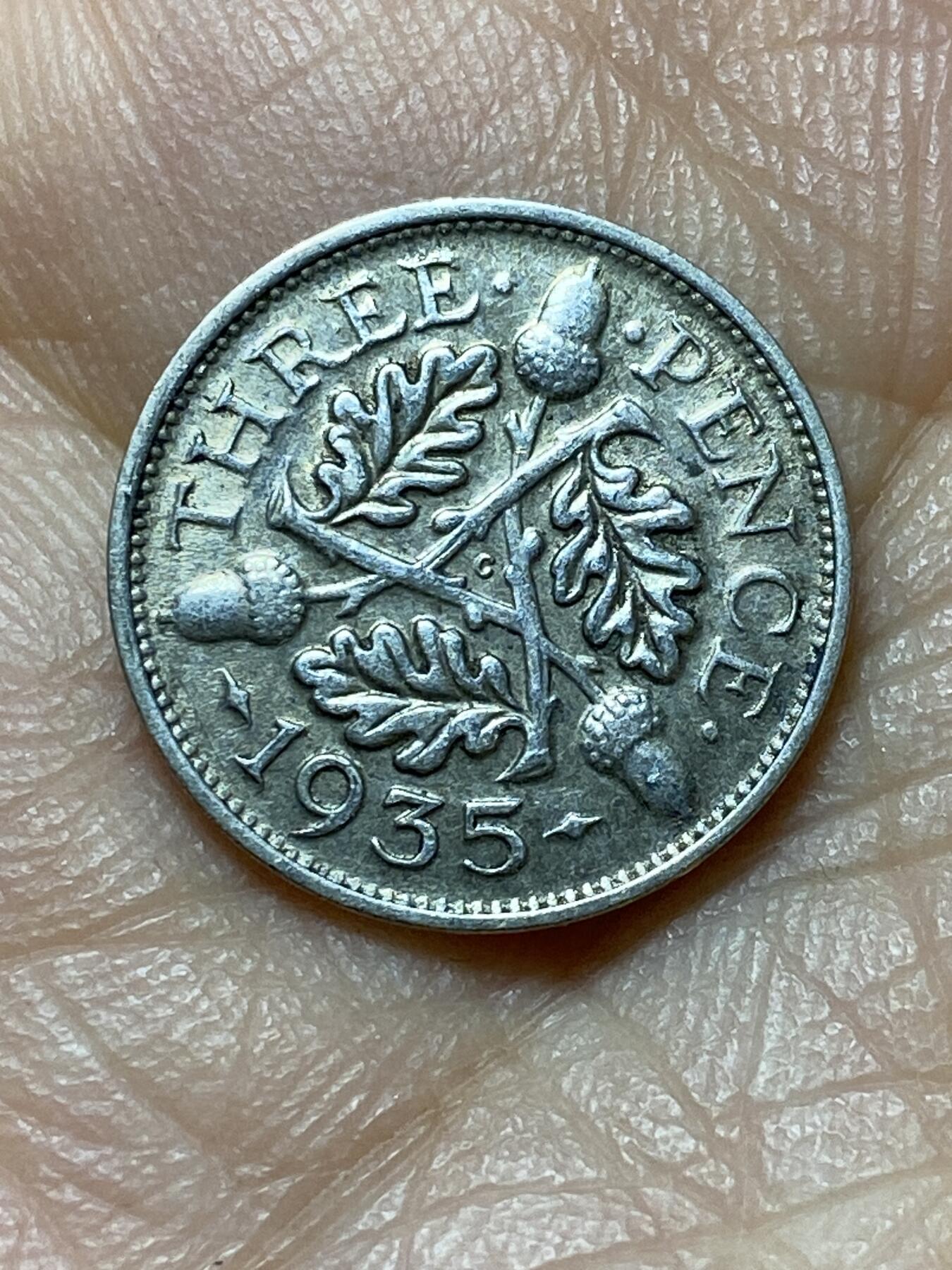 2025年第一百四十四场(总第一百七十场）品种丰富英国一线回流散币年末特拍场第一场(免佣金) 英国🇬🇧1935年3便士银币(乔治五世第四版，500银)