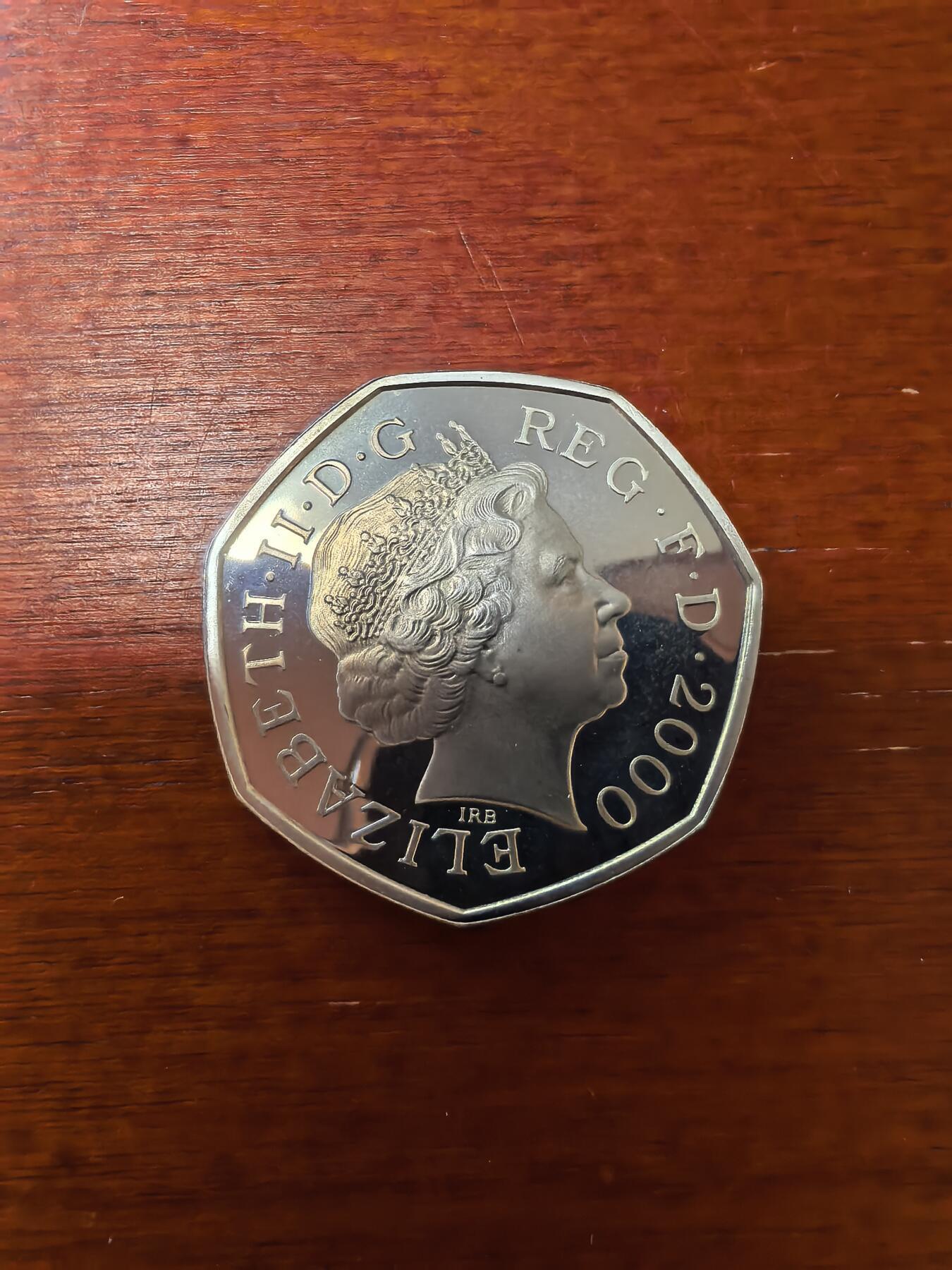 长老汇蛇年精选第八十五场拍卖 2000英国公共图书馆50便士7边形精制银币，8克925银，盒证全，证书标2.5万枚，克书标7634枚