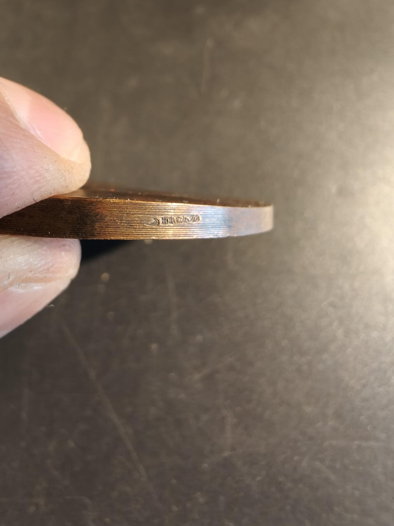 老王徽章第171期 法国法兰西工商业联盟大铜章     亨利杜布瓦作品     直径45mm    重量46.2g