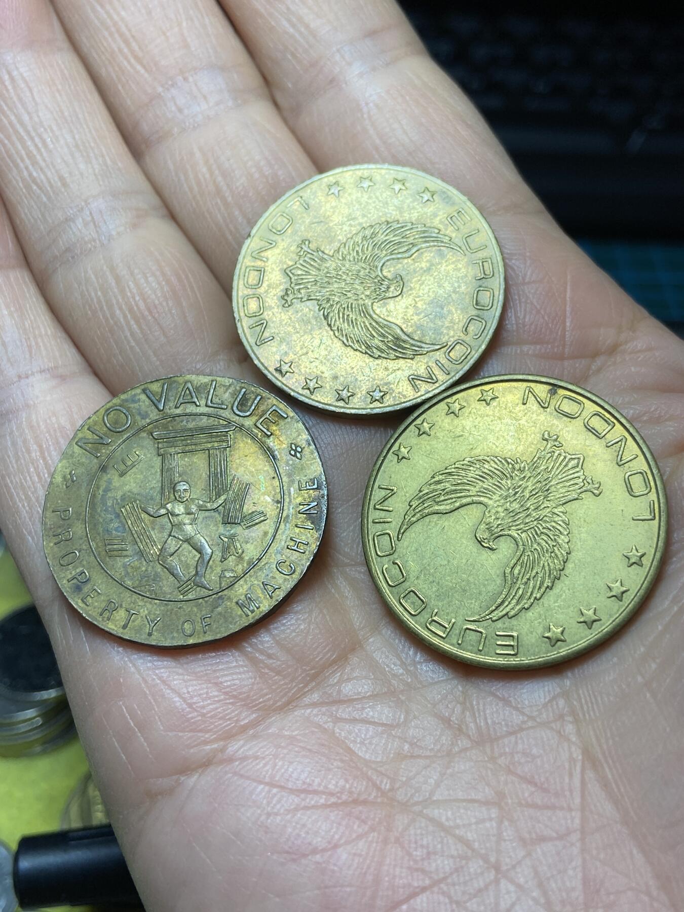 2025年第一百四十四场(总第一百七十场）品种丰富英国一线回流散币年末特拍场第一场(免佣金) 大尺寸铜制娱乐代币3枚