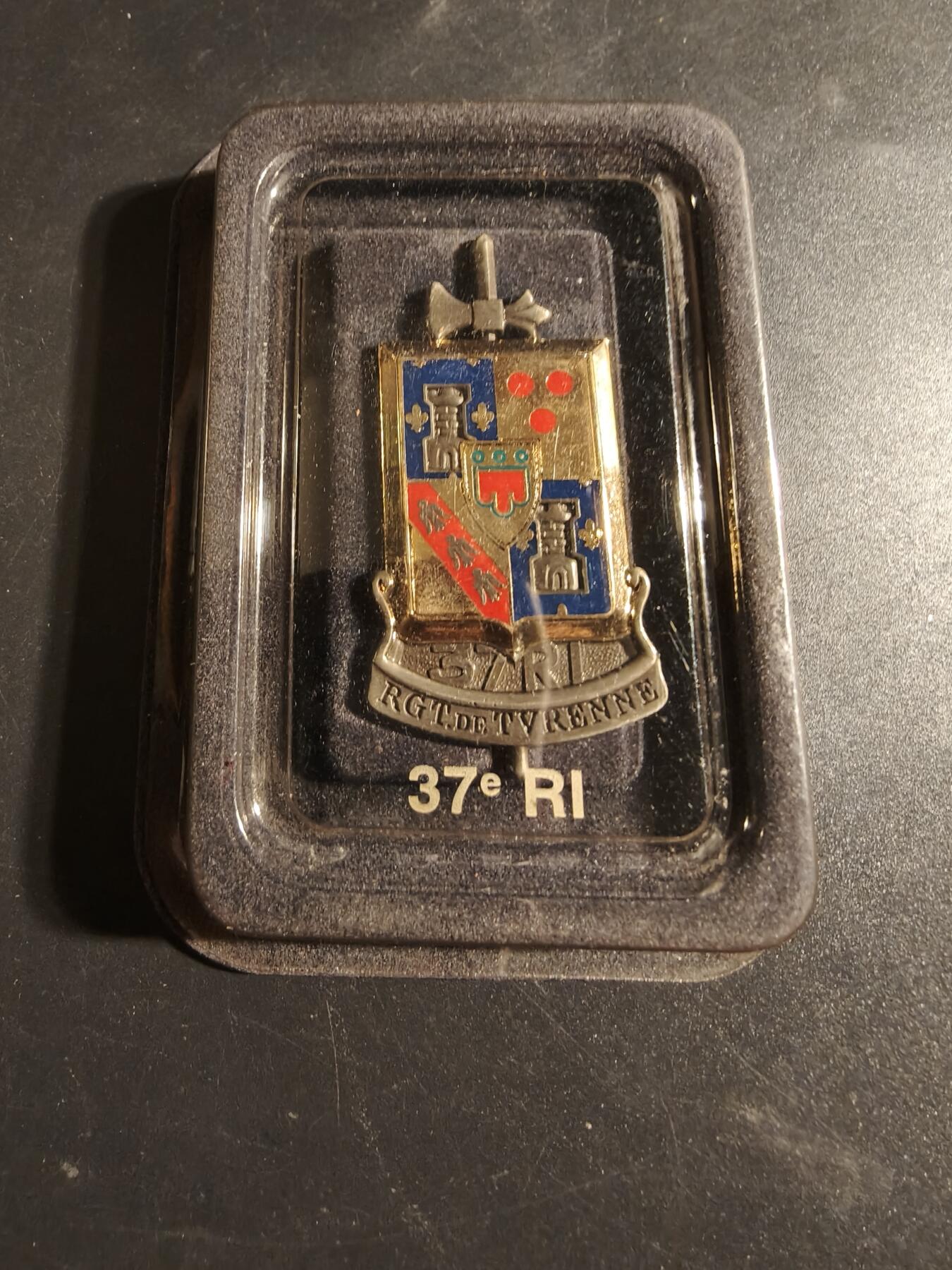 老王徽章第171期 法国第37步兵团证章     原盒