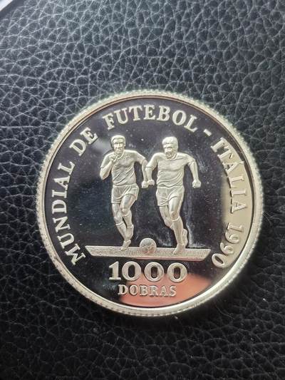道一币馆币章第一百六十一场 - 圣多美和普林西比1990年意大利世界杯-运球和抢断1000多布拉精制银币  23.33g 925S 15000