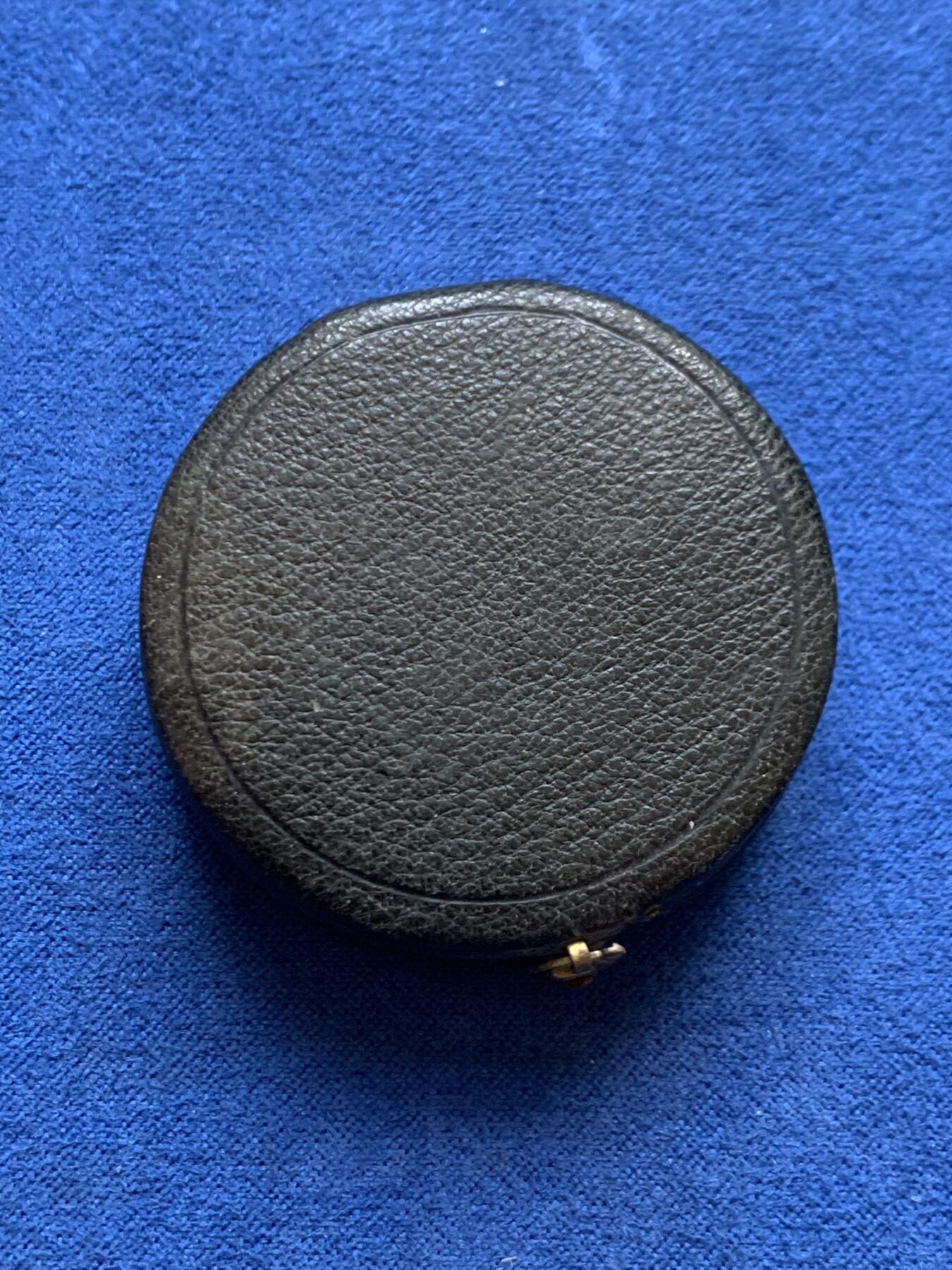 《竞宝斋》第449场 周日，周一，周二  3场连拍 （全场包邮，欢迎送拍） 法国宗教洗礼纪念银章 19.4克 36.6mm 丰饶角银标 带盒