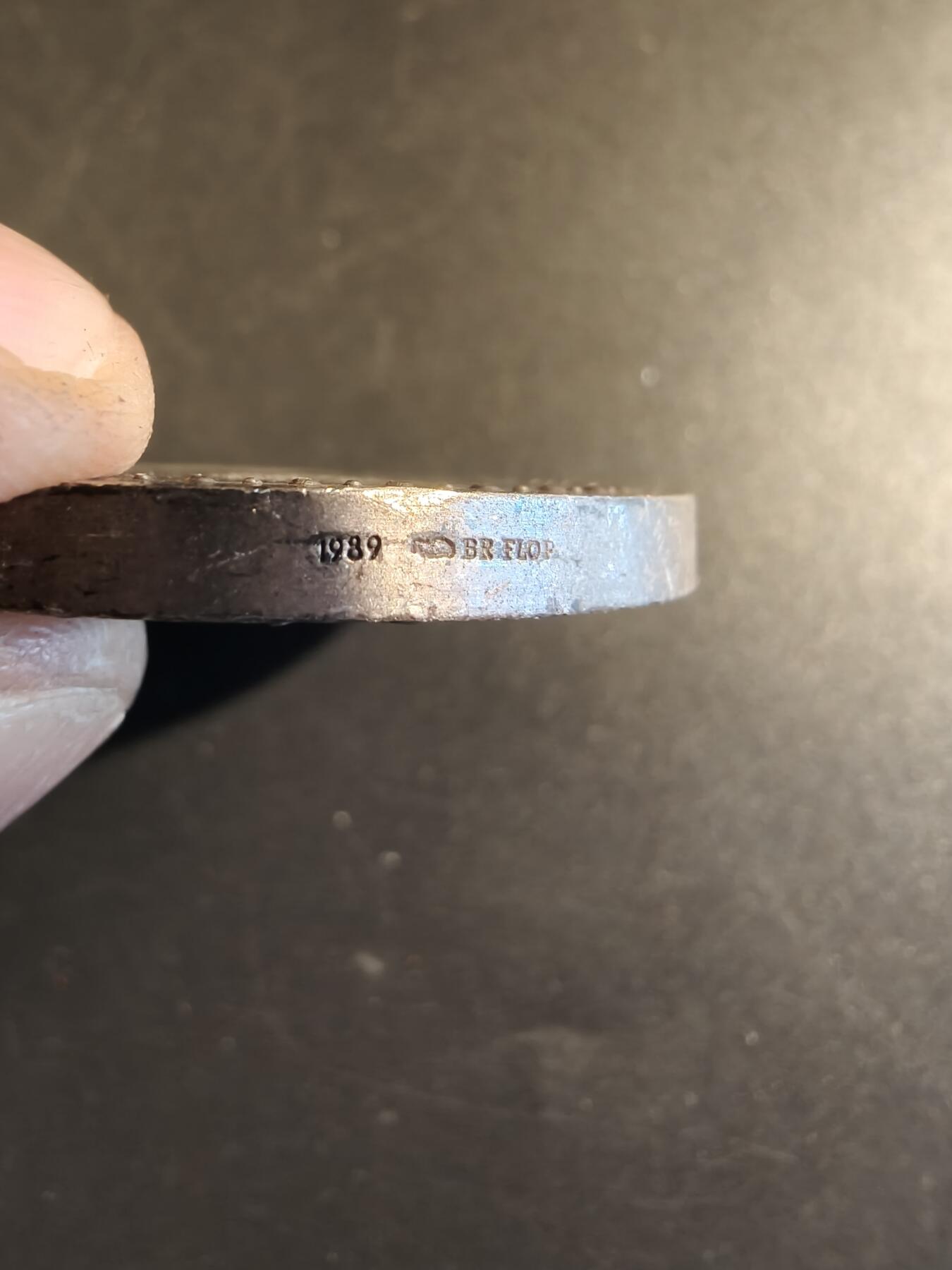 老王徽章第171期 法国1994年地滚球运动联合会镀银大铜章     直径50mm     重量68.4g