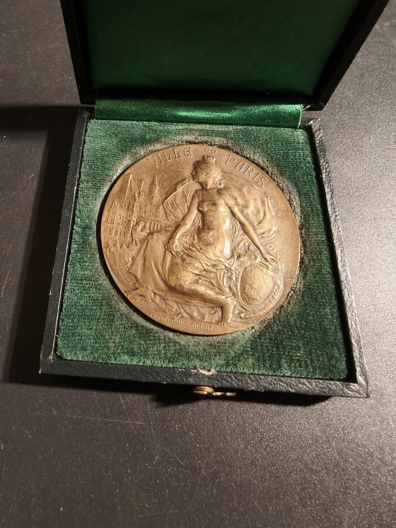老王徽章第171期 法国塞纳省省长赠大铜章      原盒      大师普鲁多姆作品     直径50mm     重量56.6g