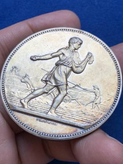 《竞宝斋》第449场 周日，周一，周二  3场连拍 （全场包邮，欢迎送拍） 法国播种者镀金银章 66.2克 50.7mm 丰饶角银标 带盒