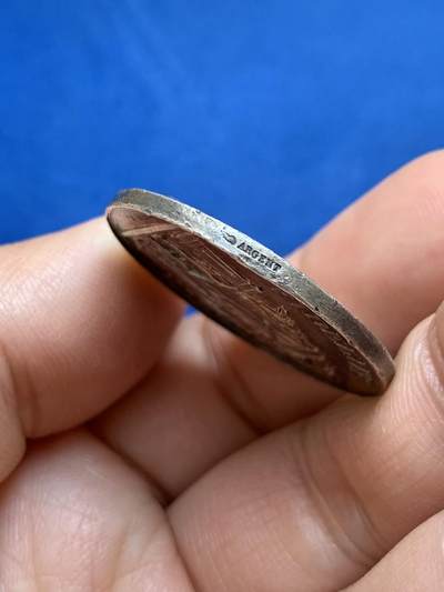 《竞宝斋》第449场 周日，周一，周二  3场连拍 （全场包邮，欢迎送拍） 婚礼银章 16.65克 32.1mm 丰饶角银标 背面有MG划痕 状态一般 细节见图