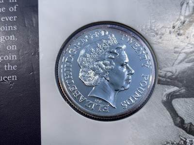 《竞宝斋》第449场 周日，周一，周二  3场连拍 （全场包邮，欢迎送拍） 英国 2013年 伊丽莎白老年头像 20镑 银币 15g 背面经典屠龙图案 原册包装