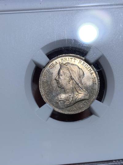 《竞宝斋》第449场 周日，周一，周二  3场连拍 （全场包邮，欢迎送拍） NGC MS63 英国 1893年 维多利亚 批纱版 6便士 银币 淡彩包浆 SIX版 难得