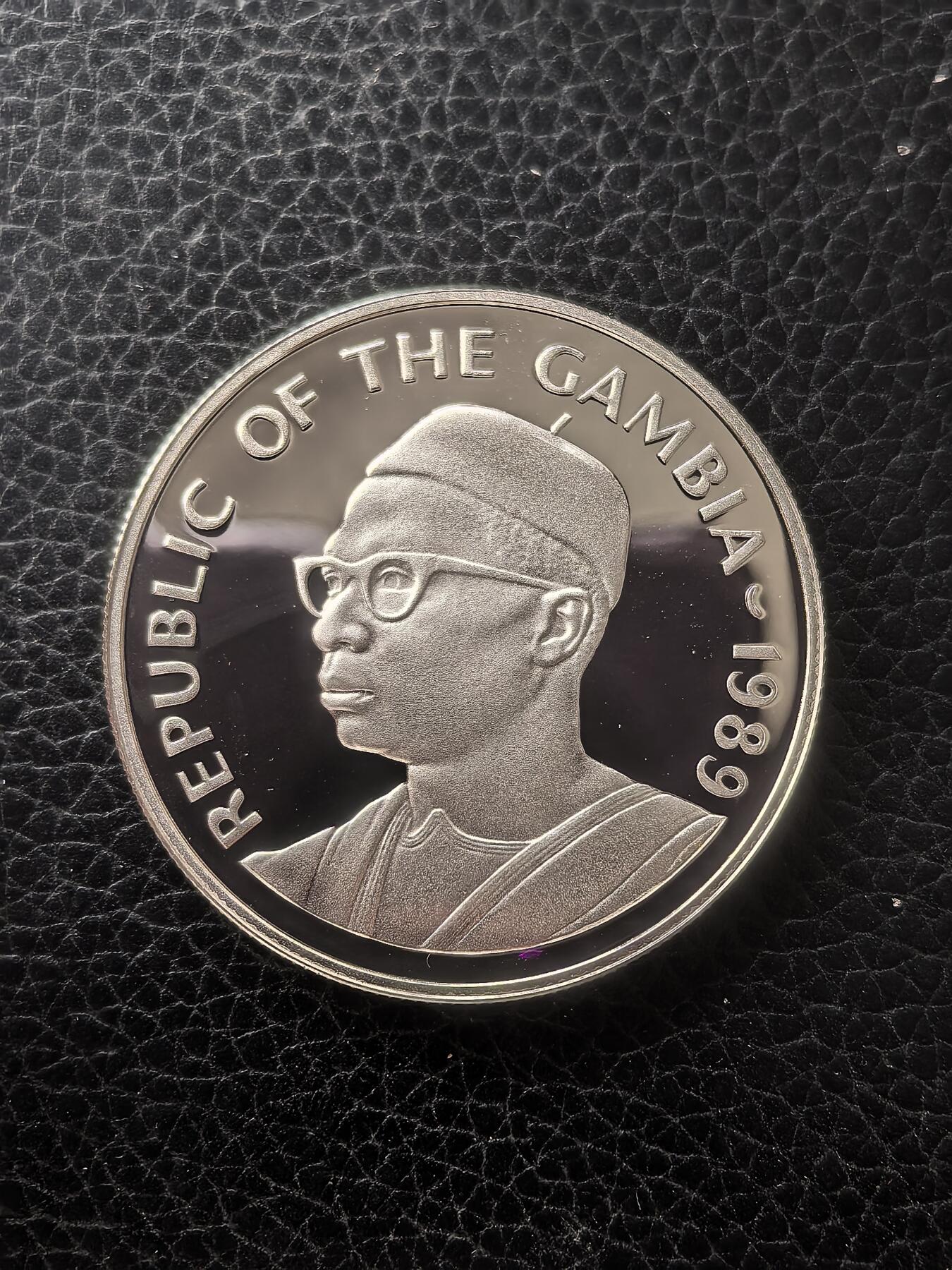 道一币馆币章第一百六十一场 冈比亚1989年世界野生动物基金会20达拉西精制银币 28.28g 925S 25000