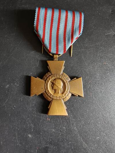 老王徽章第171期 - 法国战斗十字奖章