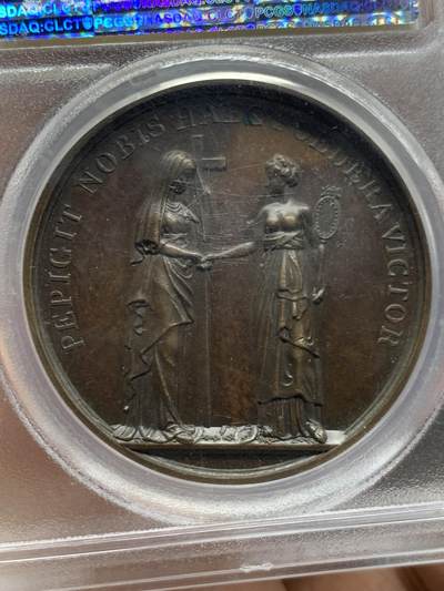 《竞宝斋》第449场 周日，周一，周二  3场连拍 （全场包邮，欢迎送拍） 唯一冠军分 PCGS SP63 瑞典1832年古斯塔夫二世纪念大铜章，稀少品种，加厚盒。瑞典国王中唯一有大帝称号的雄主，“北方雄狮”。背面女神仅着半身裙，打扮清凉，如此穿着是女神和天使的象征。加厚盒