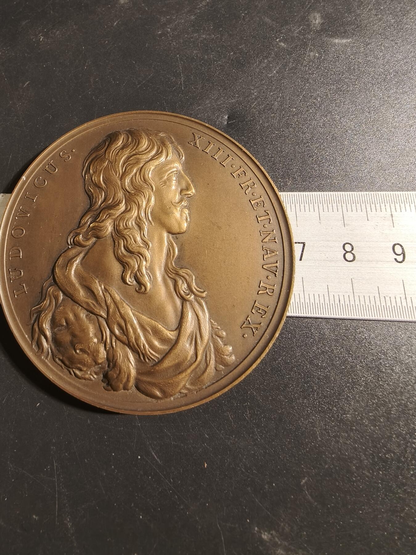 老王徽章第171期 法国1638年路易十三世《向圣母许愿》大铜章     直径68mm    重量161.9g