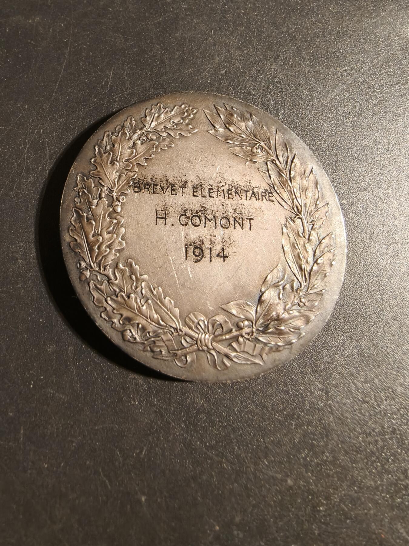 老王徽章第171期 法国公鸡头玛丽安娜镀银大铜章     大师波特作品     直径46mm     重量42.3g