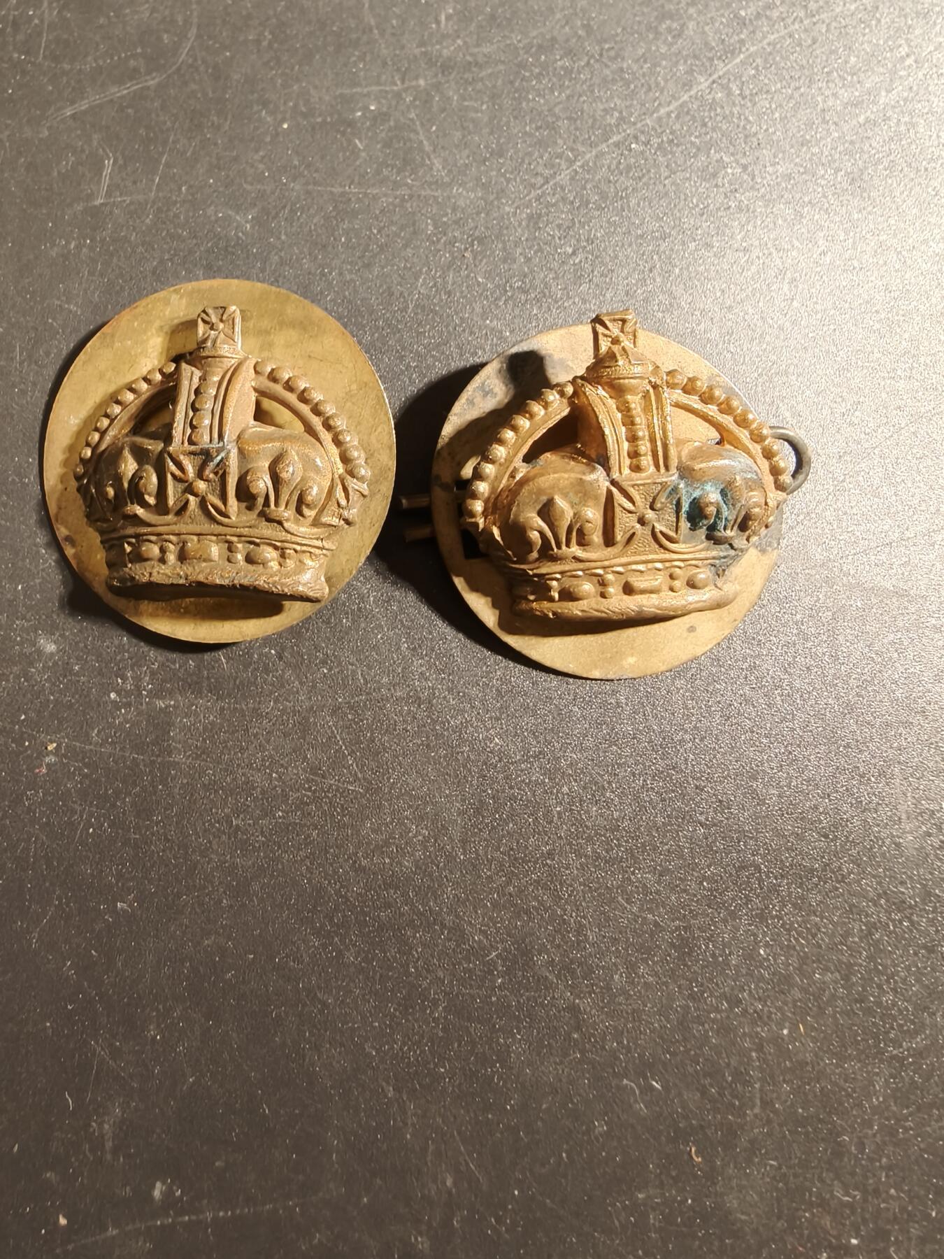 老王徽章第171期 英国军衔配饰都铎王冠一组     带底板     一战时期