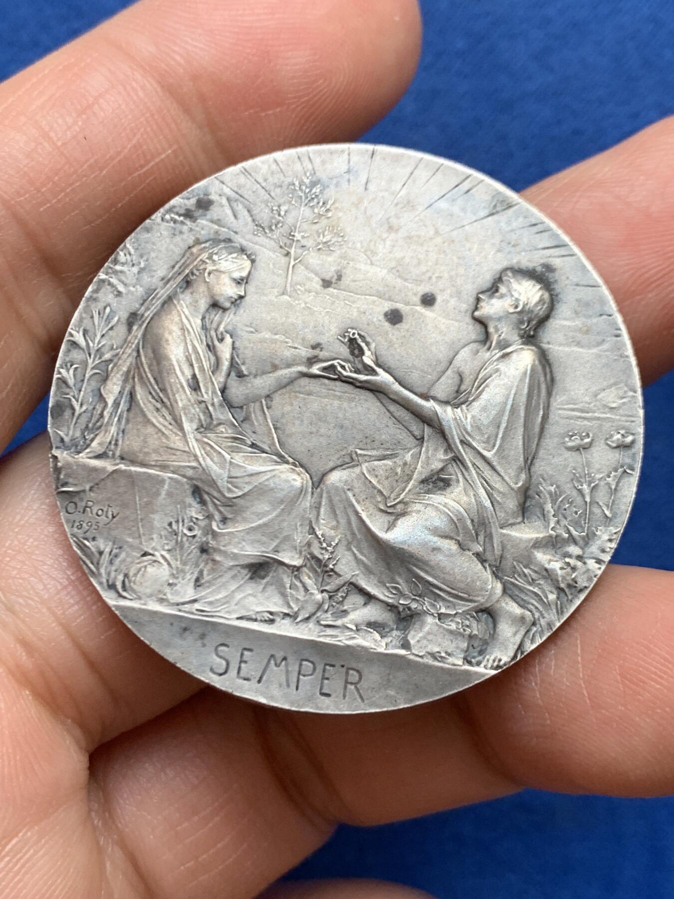 《竞宝斋》第449场 周日，周一，周二  3场连拍 （全场包邮，欢迎送拍） 罗蒂作品 婚礼银章 永恒的爱情  31.8克 41.2mm 丰饶角1银标