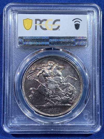 《竞宝斋》第449场 周日，周一，周二  3场连拍 （全场包邮，欢迎送拍） PCGS MS62 英国1887年维多利亚女王高冠马剑1克朗银币，五彩状态。