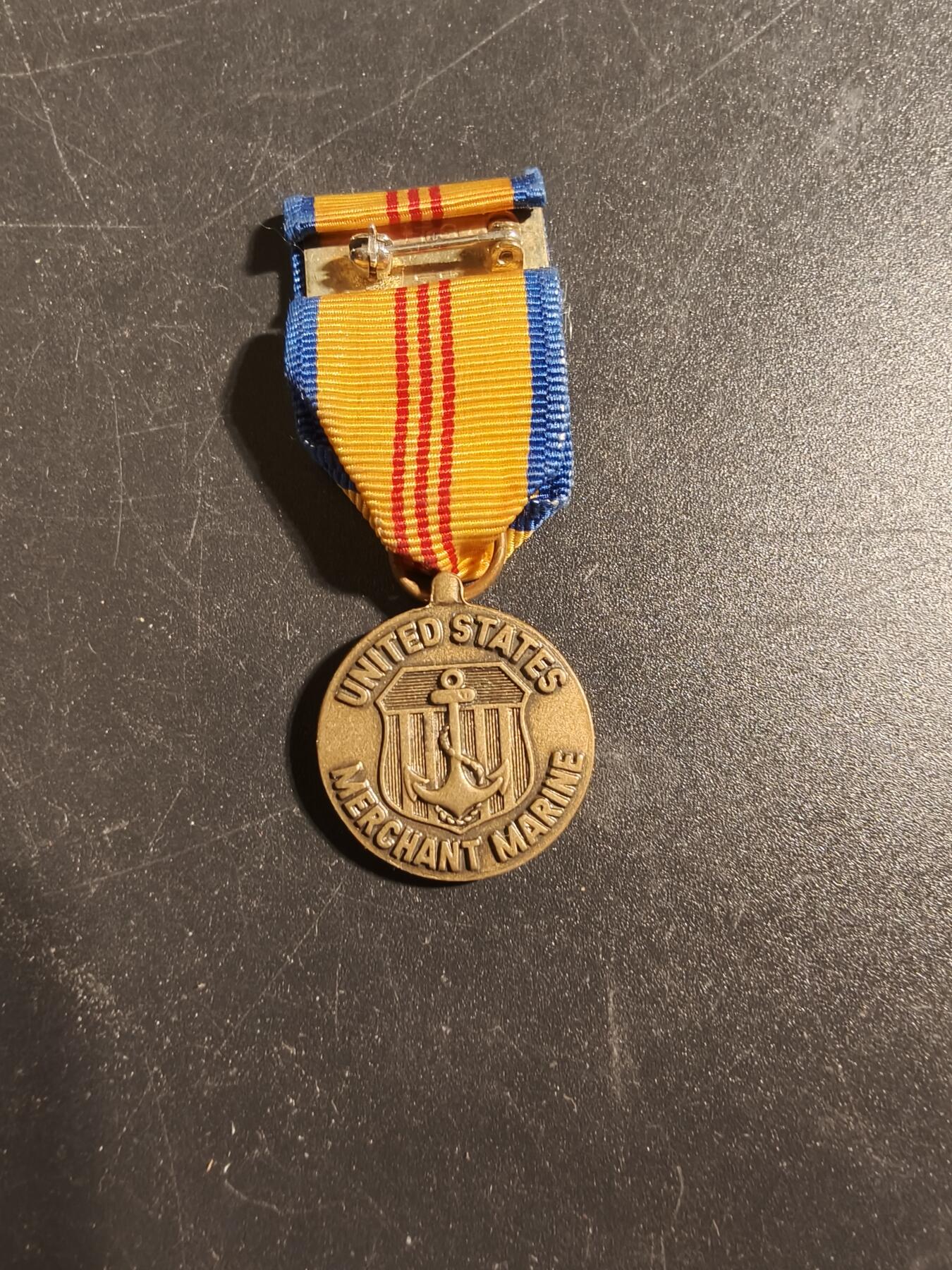 老王徽章第171期 美国海军商船队越战服役迷你章