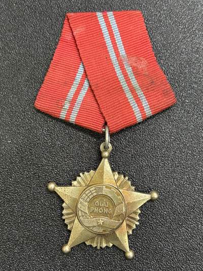 西秦中古拍卖第七十期 - 越南解放勋章 东德代工版