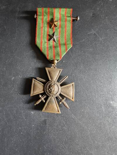 老王徽章第171期 - 法国1916战争十字奖章     一颗铜星一颗银星勋饰