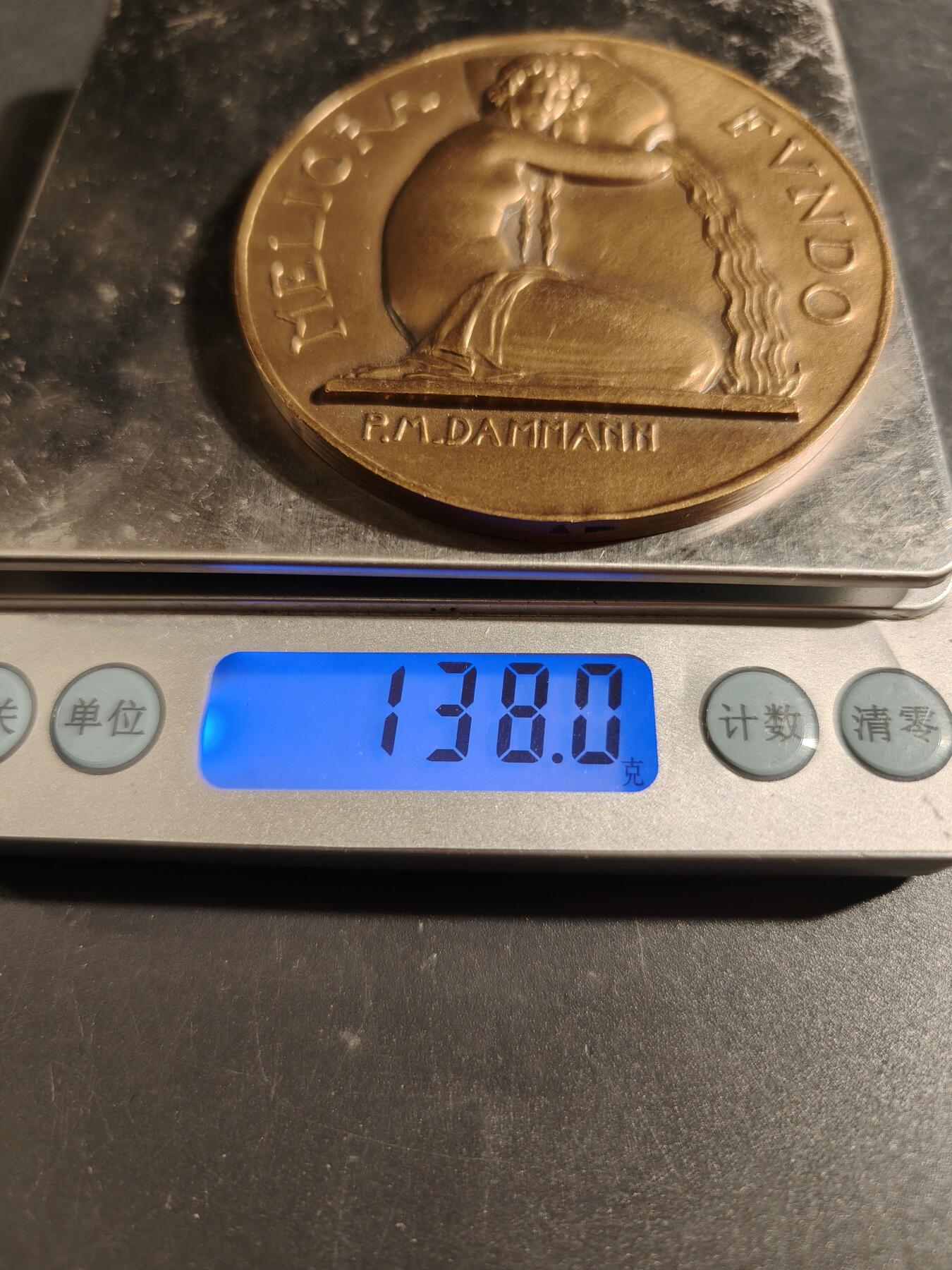 老王徽章第171期 法国塞纳-诺曼底流域农业委员会大铜章      直径68mm     重量138g      《泉水》主题 